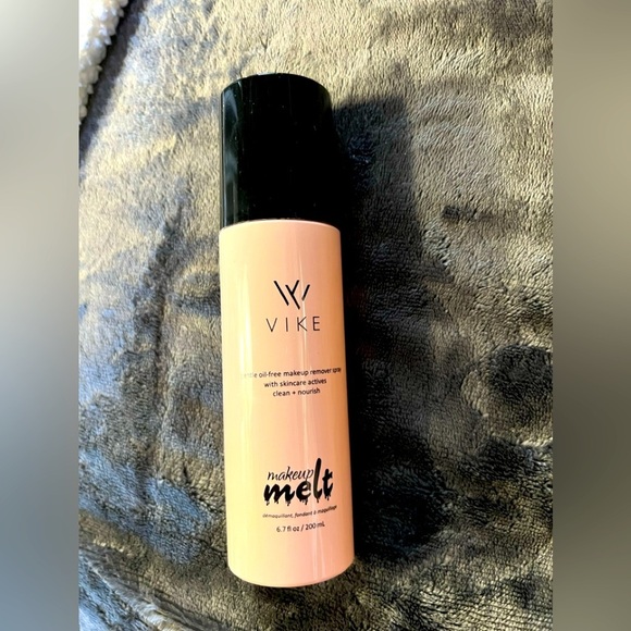 Makeup Melt​ - Picture 2 of 5